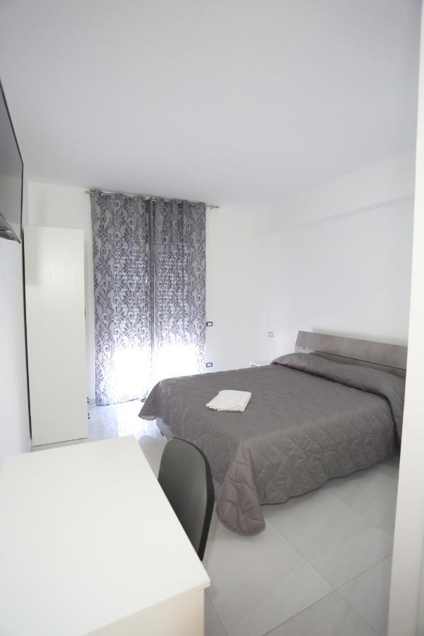 Il Giglio Hotell Castel Volturno Exteriör bild